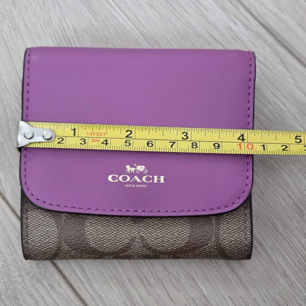 Coach Trifold Wallet 💜 - Picture 9 of 12
